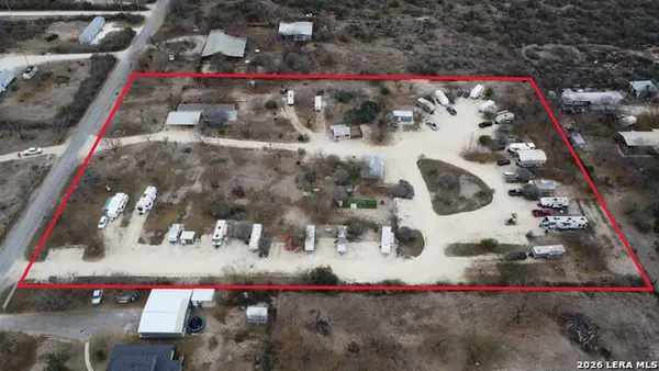1574 Westward Trl, Uvalde, TX 78801