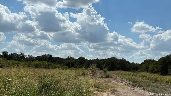 1886 E Us Highway 90, Seguin, TX 78155