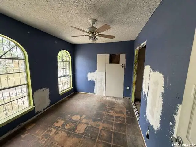 1912 San Carlos, San Antonio, TX 78207 - #3