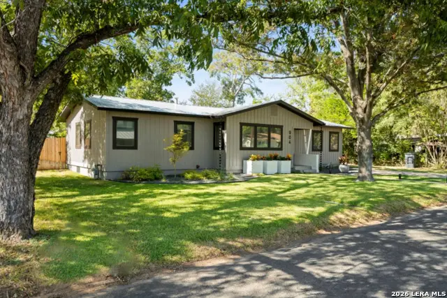 904 N Orange St, Fredericksburg, TX 78624 - #2