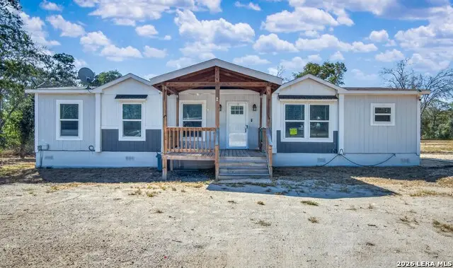 209 Sandy Oaks Dr, Seguin, TX 78155 - #1