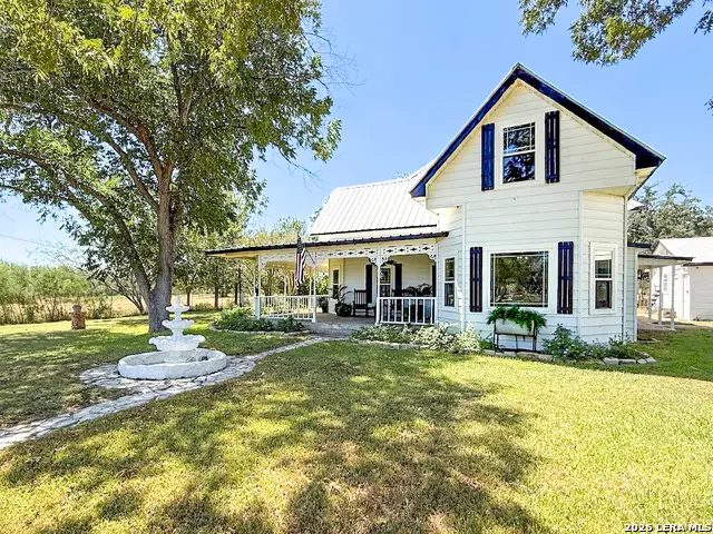901 Zig Zag Ave, Devine, TX 78016 - #2