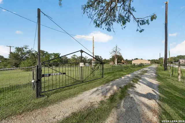 13450 Wheeler Rd, Atascosa, TX 78002 - #1