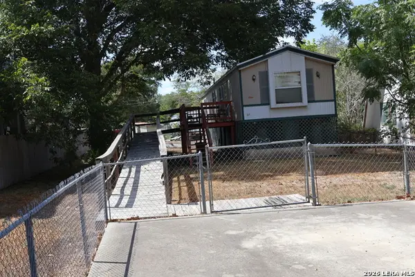 341 Meadow Lake, Seguin, TX 78155