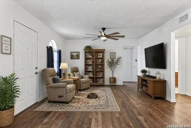 904 W West St, Stockdale, TX 78160 - #3