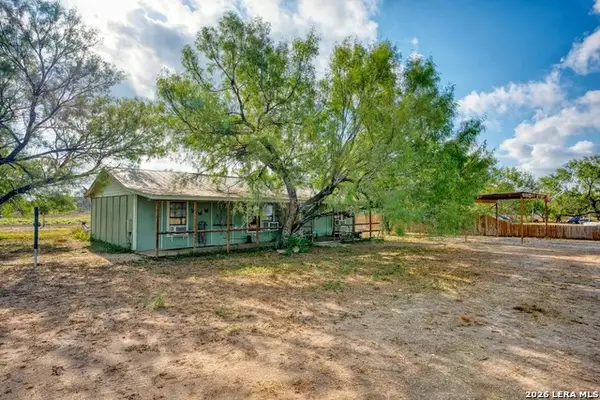 6820 Coughran Rd, Pleasanton, TX 78064