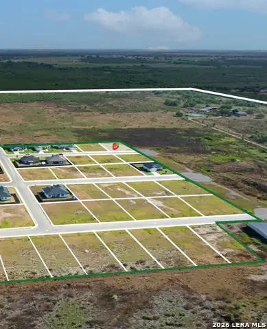 129 Growers Ave, Poteet, TX 78065 - #1