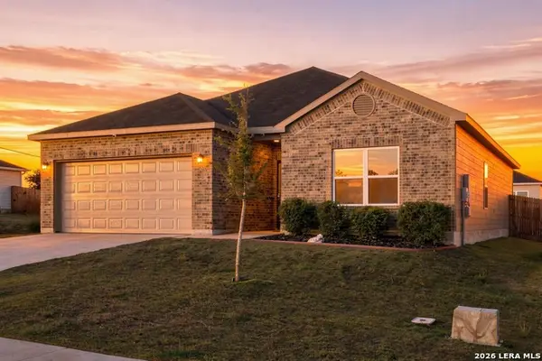 19916 Doc Holiday Dr, Lytle, TX 78052