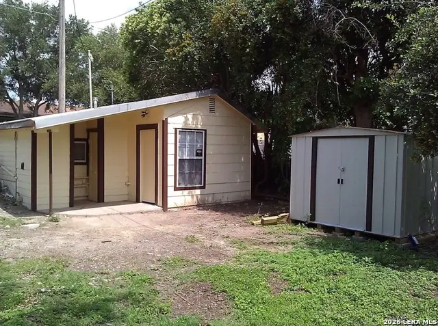 618 S 6th St, Kenedy, TX 78119 - #2