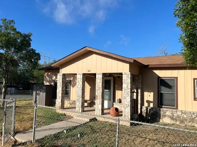 601 Como, Uvalde, TX 78801 - #1