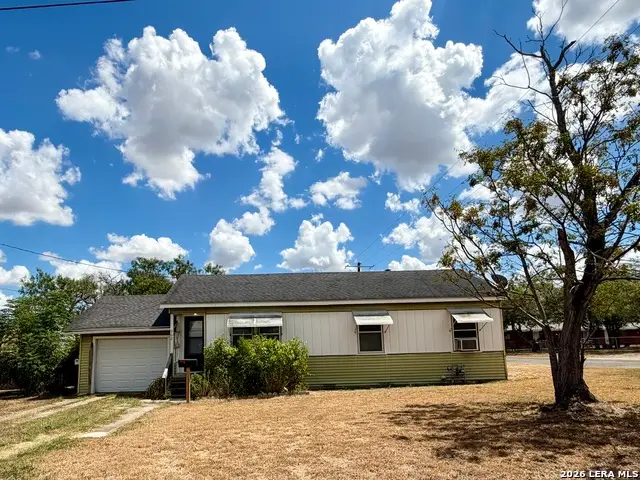 902 N Bond, Karnes City, TX 78118 - #1