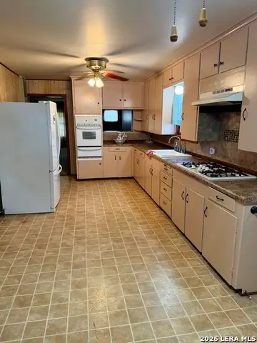 902 N Bond, Karnes City, TX 78118 - #3