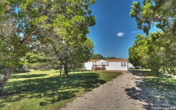 89 Jim Dalrymple Dr, Leakey, TX 78873