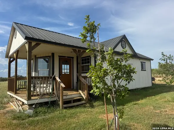 1887 State Highway 97e, Floresville, TX 78114