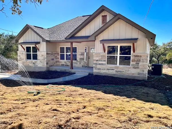 946 Cypress Dr, Canyon Lake, TX 78133