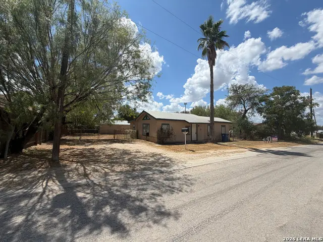 112 Fernandez, Devine, TX 78016 - #1