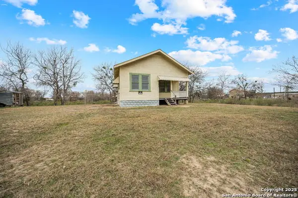 292 Beach Shore Dr, Bandera, TX 78003