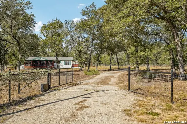 177 Longhorn Rd, Stockdale, TX 78160 - #1