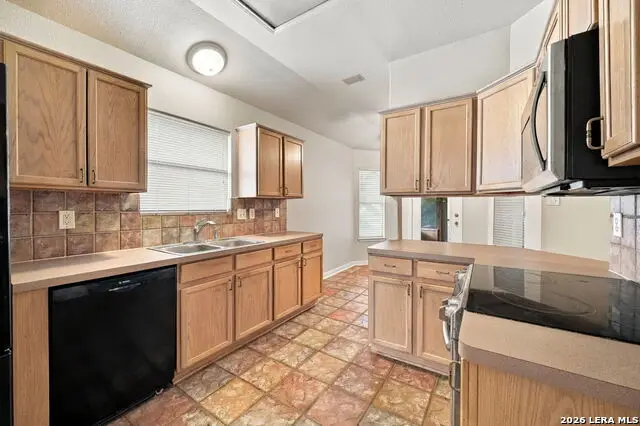 6334 Parkland Oaks Dr, San Antonio, TX 78240 - #3