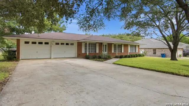 1702 Chestnut St, Floresville, TX 78114 - #3