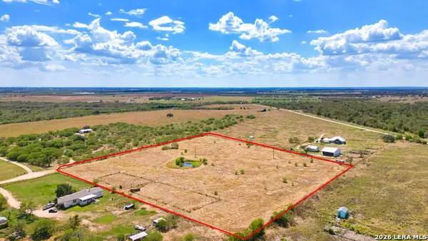 417 High Ridge Meadows Dr, Gonzales, TX 78629