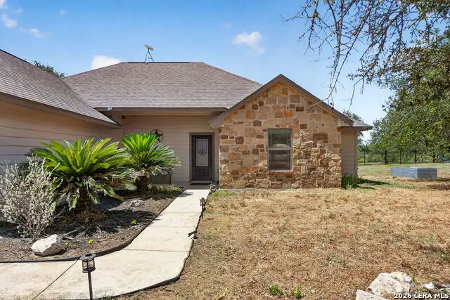 555 Cimarron Sq, Poteet, TX 78065 - #2