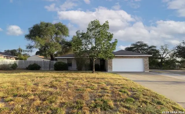 302 Bain Dr, Devine, TX 78016 - #1