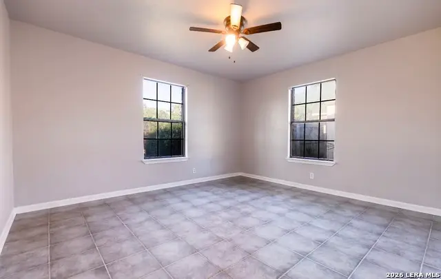 302 Bain Dr, Devine, TX 78016 - #2
