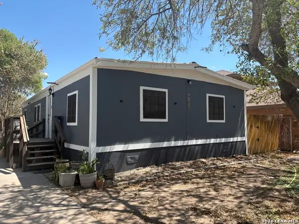 511 Zaragoza Dr, Eagle Pass, TX 78852