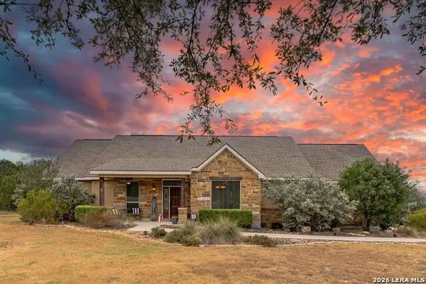 1126 Ensenada Dr, Canyon Lake, TX 78133