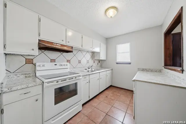 911 Vance Jackson Rd #204, San Antonio, TX 78201 - #2
