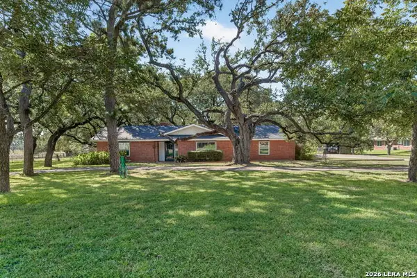 1205 Yellowstone St, Pleasanton, TX 78064