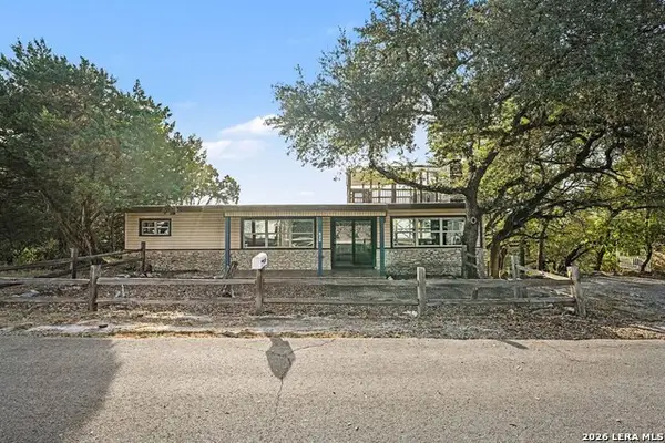 820 Hill Top Dr, Canyon Lake, TX 78133