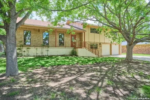 1702 Susan Dr, Kerrville, TX 78028