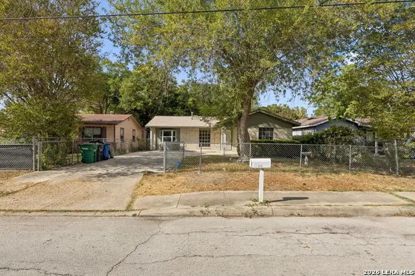 1215 Aaron Pl, San Antonio, TX 78221