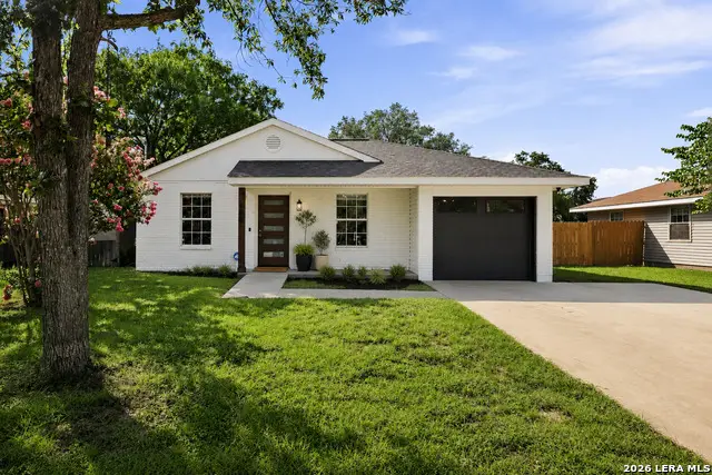 405 Goss St, Kerrville, TX 78028 - #1