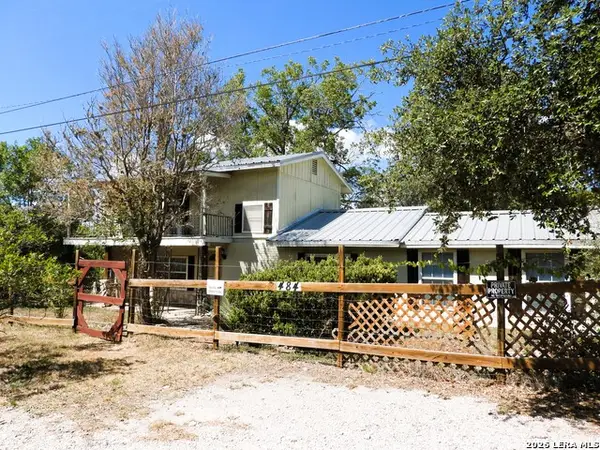 484 Avenue R, Lakehills, TX 78063