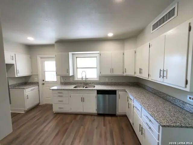 1205 G St, Floresville, TX 78114 - #2