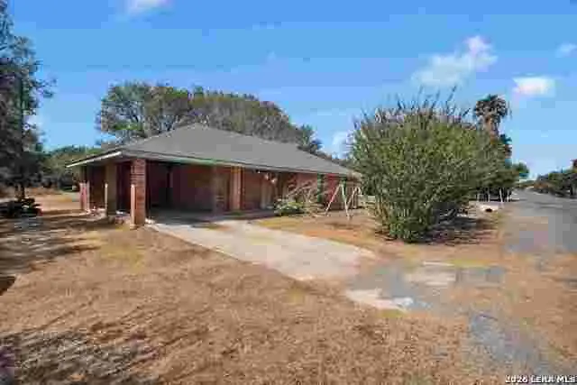 2826 County Road 1112, Pearsall, TX 78061 - #1