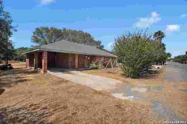 2826 County Road 1112, Pearsall, TX 78061