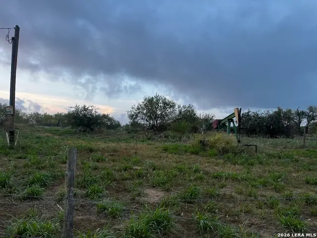 159 W Whitewing Dr, Somerset, TX 78069 - #2