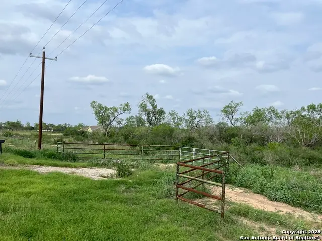16367 Fm 472, Bigfoot, TX 78005 - #2