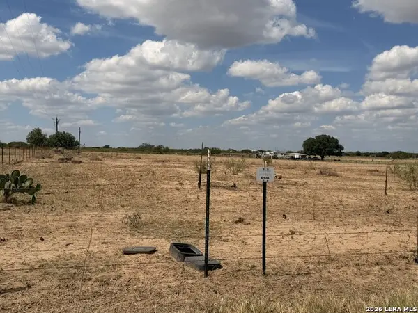 000 Fm 472, Bigfoot, TX 78005