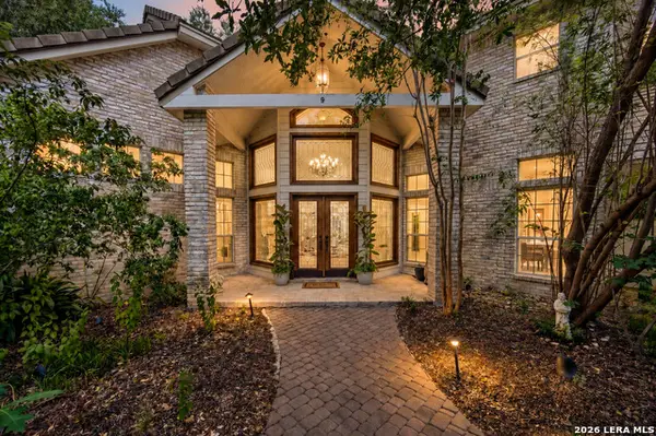 9 Scarborough Sq, San Antonio, TX 78218