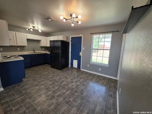 2907 S Rosary St, San Antonio, TX 78203 - #2