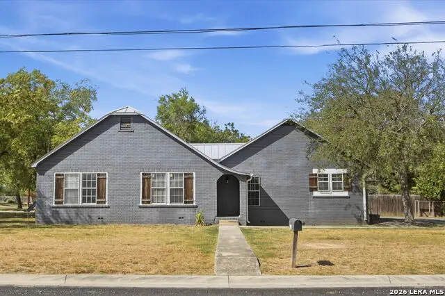 1208 10th St, Hondo, TX 78861 - #2