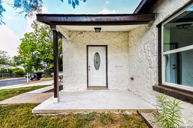 911 W Wildwood Dr, San Antonio, TX 78201 - #3
