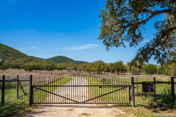 126 Childress, Leakey, TX 78873