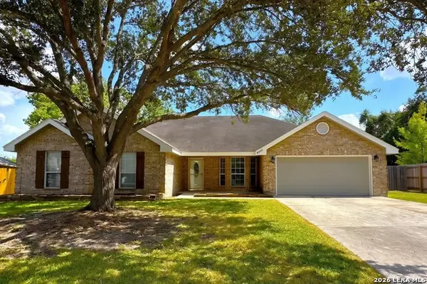 909 Queens Dr, New Braunfels, TX 78130