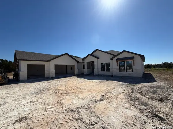 1014 Horseshoe Falls, Bandera, TX 78003